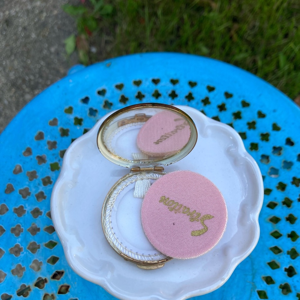 Small Never Used Vintage Stratton Compact - Picture 3 of 6